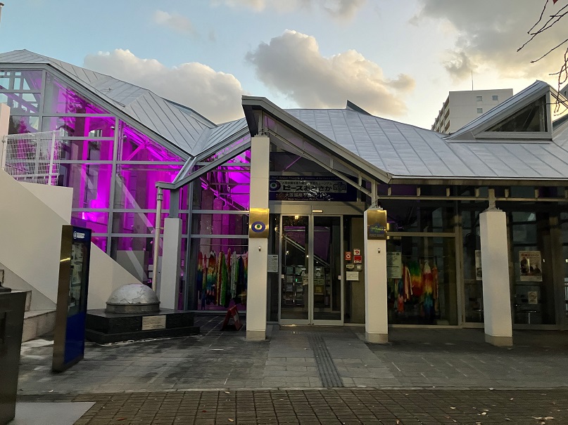 ピースおおさかパープルライトアップ写真