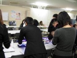 手洗い後のチェックの様子