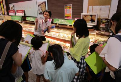 食品売場見学時の写真