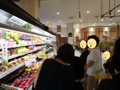 食品売場見学時の写真