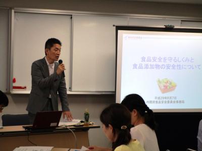 渡辺氏講演時の写真