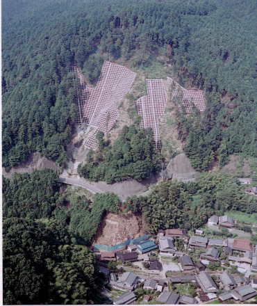 山腹崩壊（復旧後の写真）