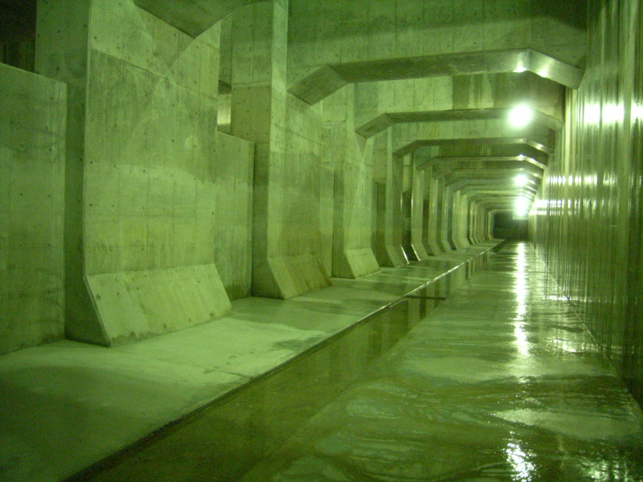 仁和寺調節池内部の写真