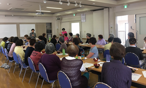 管理栄養士による栄養の講和の様子