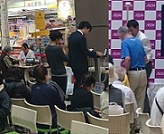 健康測定を行っている様子
