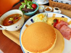 豆腐パンケーキ押麦たっぷりデトックスープセットの写真
