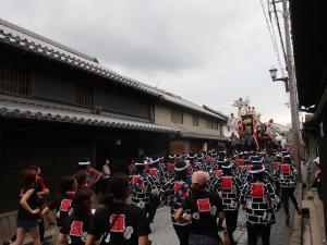 街道のまちなみを眺める岸和田本町紀州街道