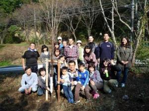 植樹したメンバーでの記念撮影
