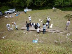 十数本のはざぎを結び合わせる作業2