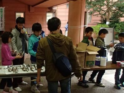 焼き芋の配布
