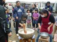 餅つき大会のようす