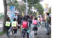 朝のあいさつ運動のようす