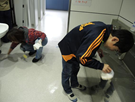 画像です。トイレ掃除のようす