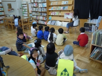 画像です。おはなし会のようす