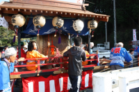 天王秋祭りの神輿のようす