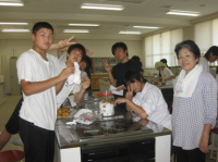梅ジュースづくりのようす