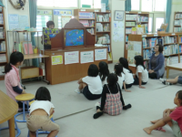 読み聞かせのようす