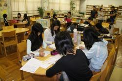 小学校の放課後学習室の様子