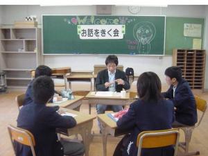 地域の方からお話を伺う