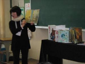 読書の読み聞かせの会を実施