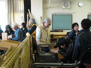 ボランティアによる木工指導