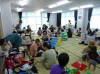 公民館での子育てひろばのようす