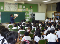 読み聞かせのようす