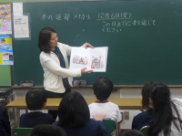 読み聞かせのようす2