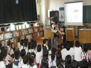 本の読み聞かせ