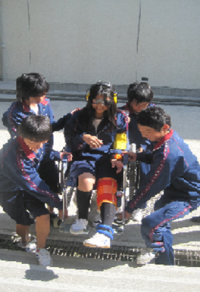 車いすアイマスク体験
