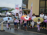 第一回めの挨拶運動のようす
