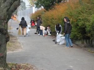 校内緑化活動の取組みの様子