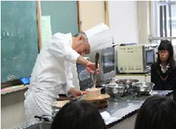 パテシェによるケーキづくり