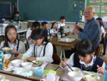 地域の方と会食