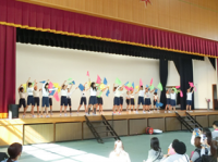 小学生によるダンス