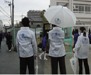 「あいさつ運動」の様子