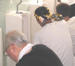 校内トイレ清掃の様子