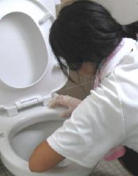 校内トイレ清掃の様子