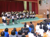 堅下北中学校吹奏楽部による演奏のようす