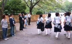 朝のあいさつ運動の様子