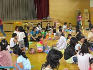 親子でバルーンアート作りに挑戦