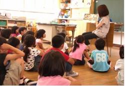 読み聞かせの様子