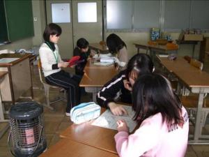 学生ボランティアによる放課後学習指導の様子