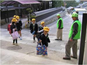 登校時の校門での見守り