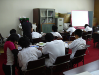 まなび舎での学習支援のようす