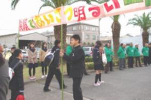 自前ののぼりでむかえる生徒会