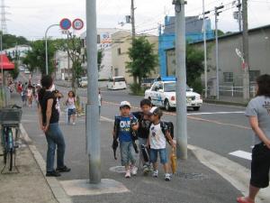 見守り隊の方たちとの朝のあいさつ