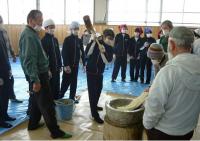 山直中学校（平成26年度）餅つき