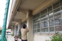 クリーン隊による校舎の清掃活動のようす