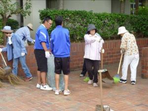 高齢者との清掃活動